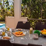 Golden Garden With 50sqm Private Pool Willa
